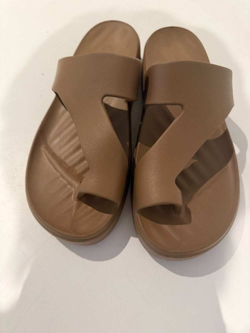 OOMI Women Platform Toe Loop Sandals Size 11